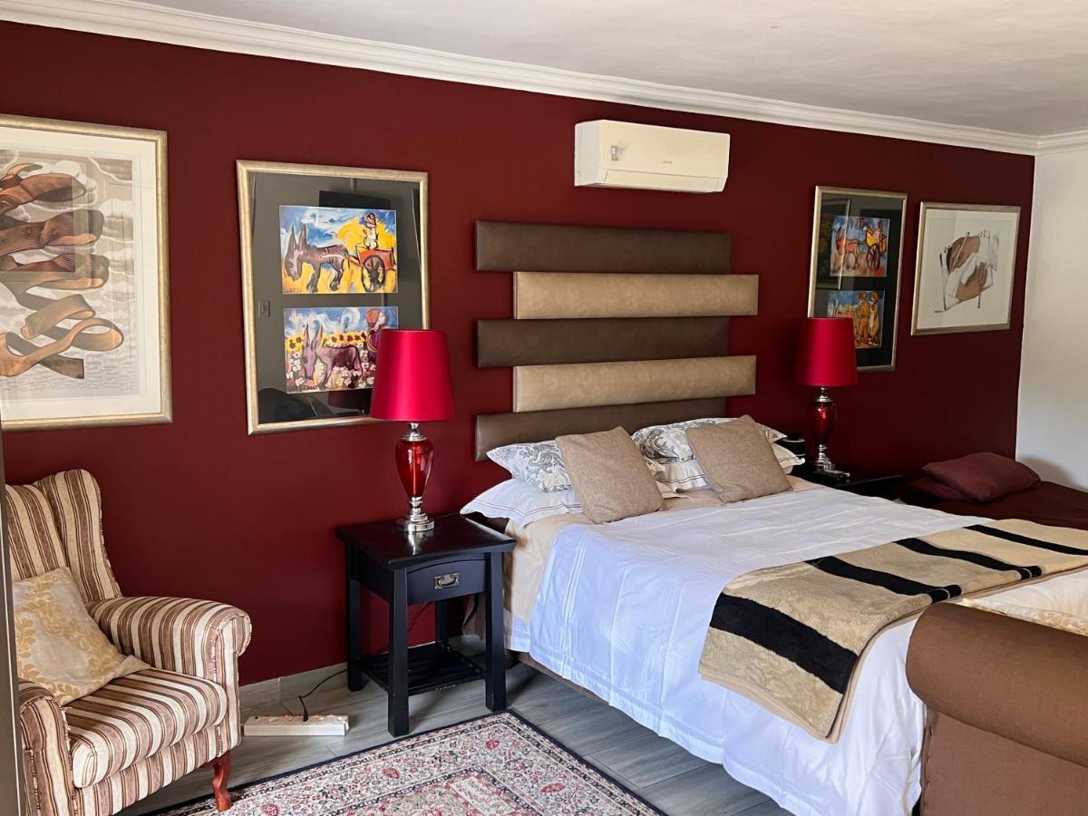 2 Op Terblanche Guesthouse Боксбург Екстериор снимка
