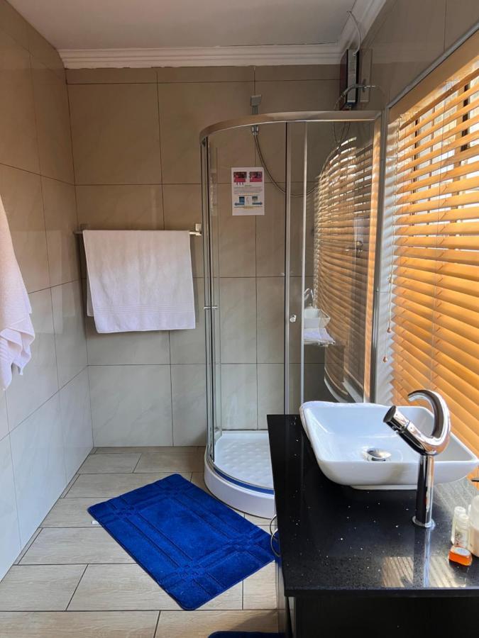 2 Op Terblanche Guesthouse Боксбург Екстериор снимка