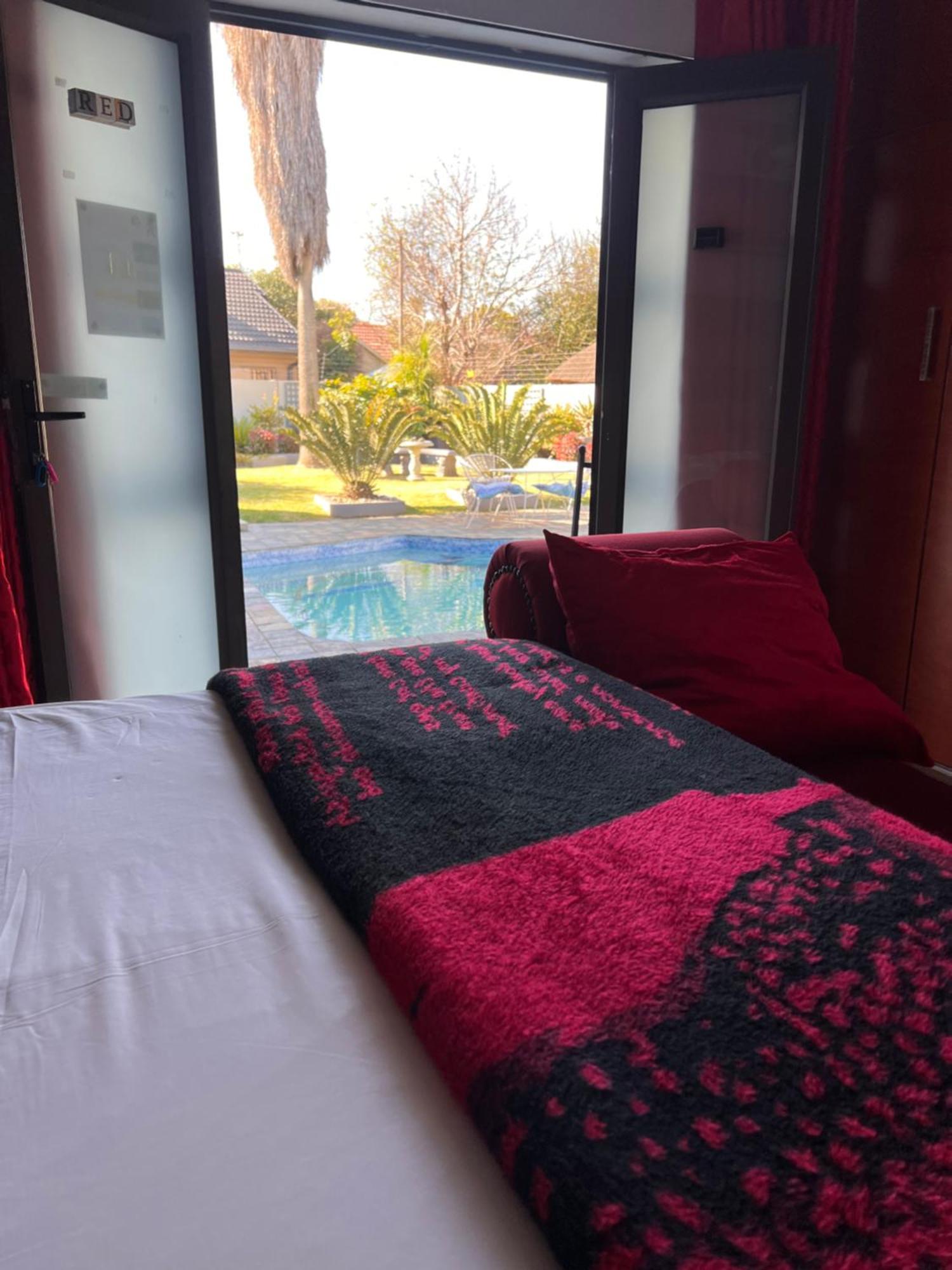 2 Op Terblanche Guesthouse Боксбург Екстериор снимка