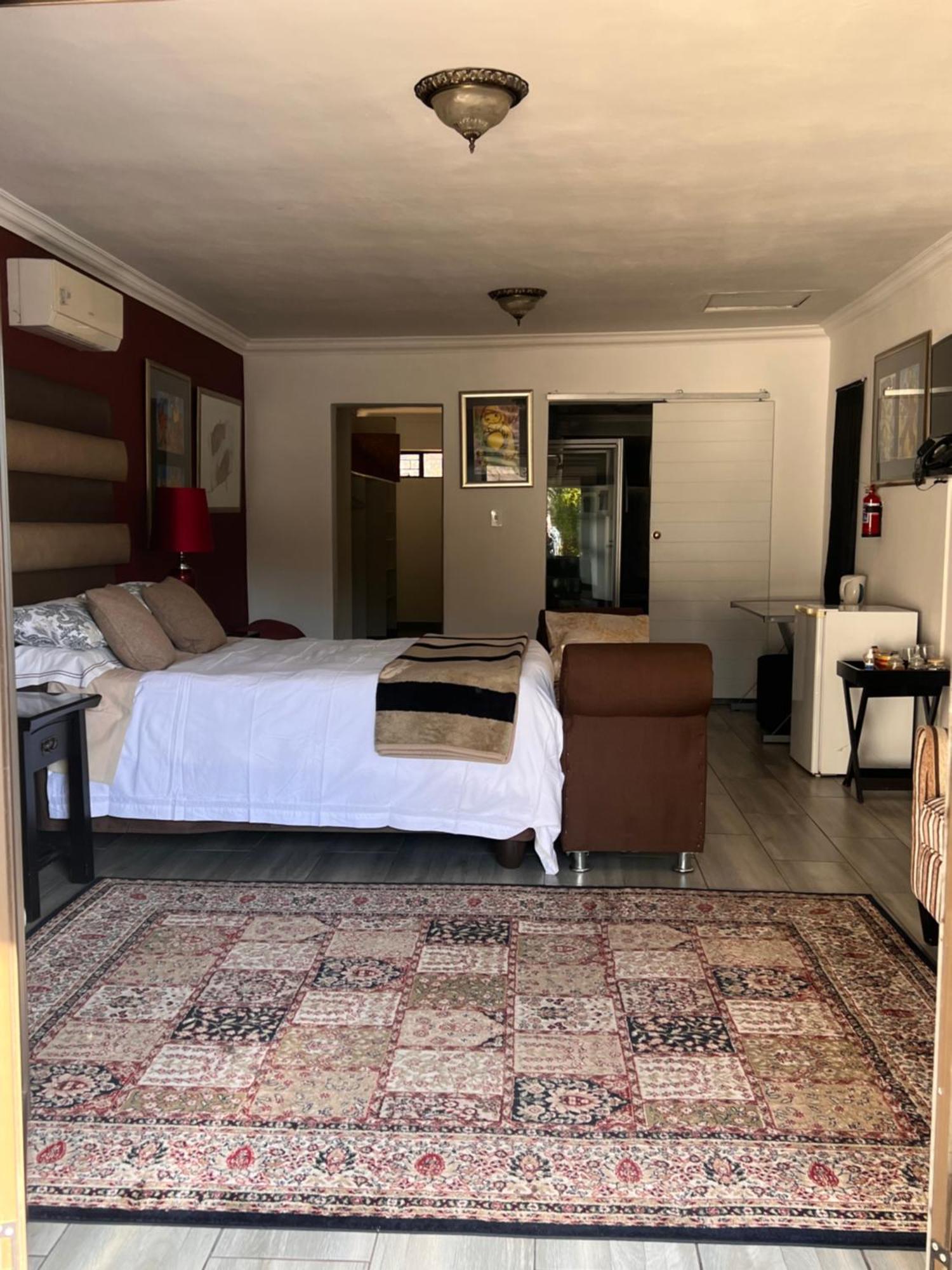 2 Op Terblanche Guesthouse Боксбург Екстериор снимка
