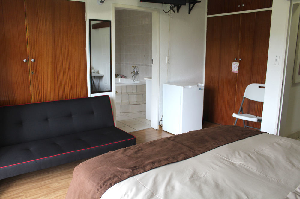 2 Op Terblanche Guesthouse Боксбург Екстериор снимка